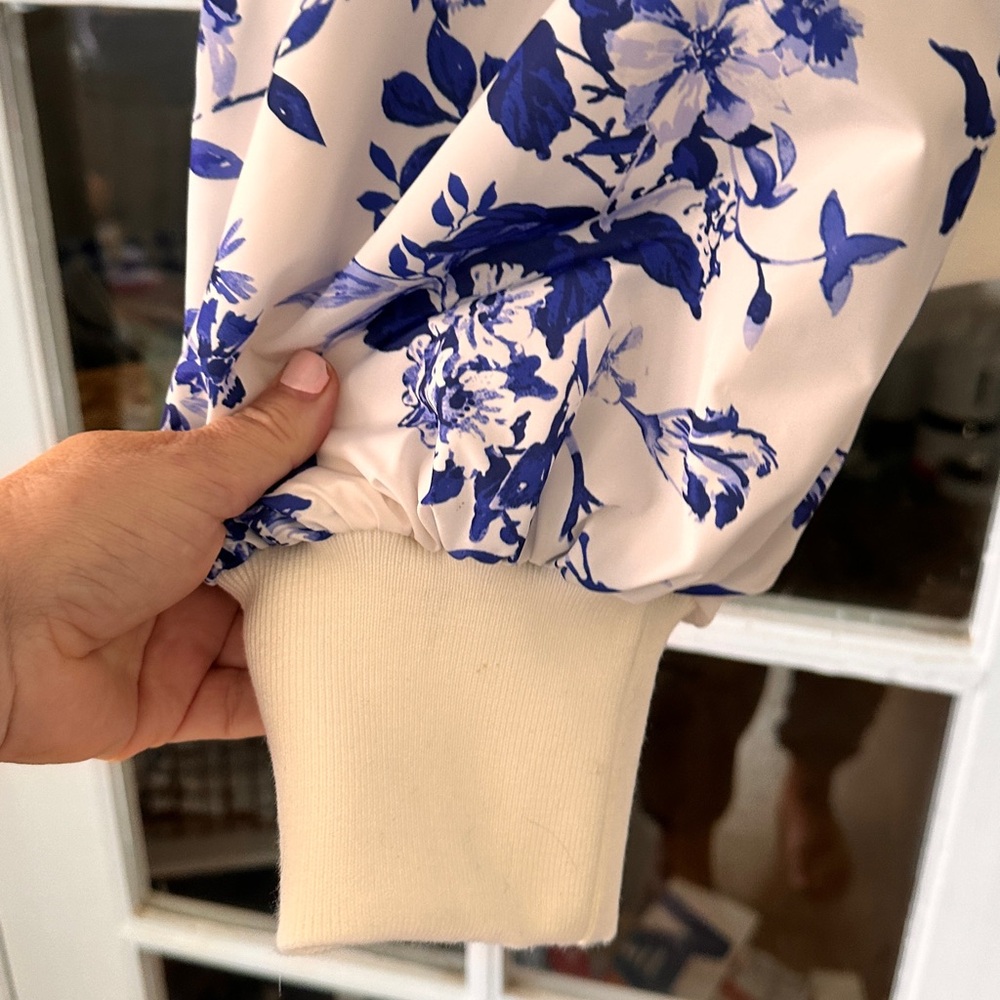 NWT Anthropologie Cropped Floral Print Bomber Jacket Color: BLUE MOTIF BLUE MOTI - Picture 5 of 10